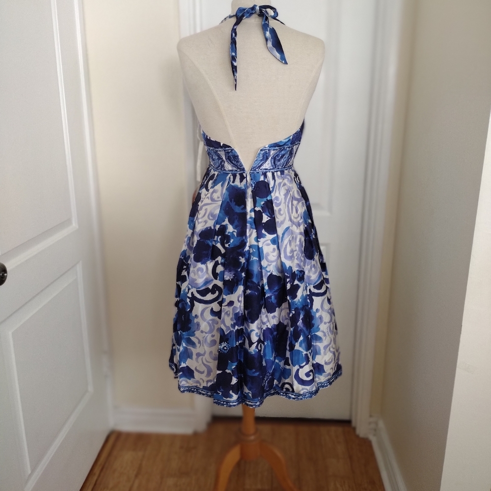 Dress - Picture 4 of 7
